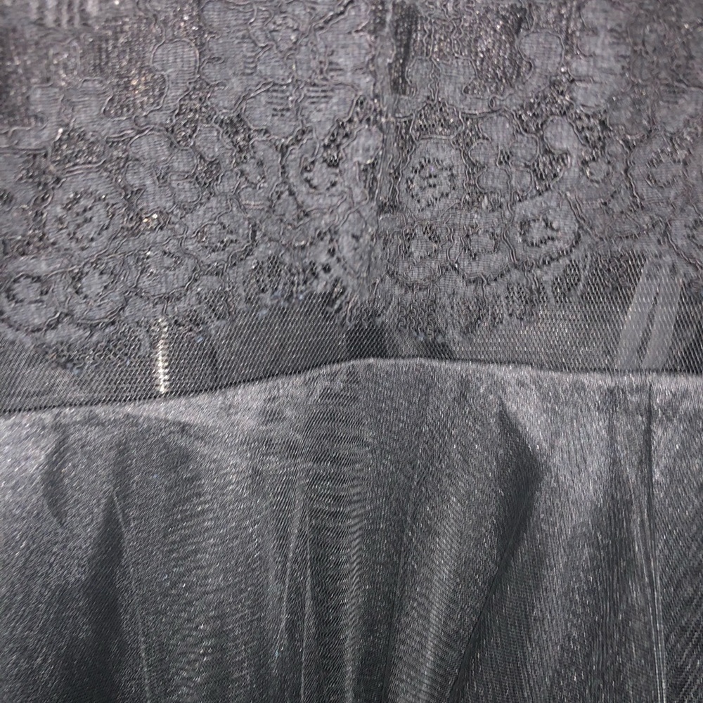 Knee length formal dress - Picture 4 of 6
